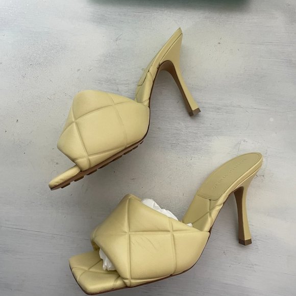 ❌SOLD❌Bottega Veneta Rubber Lido  Quilted Leather Mules In Lemonade Color - Picture 7 of 9